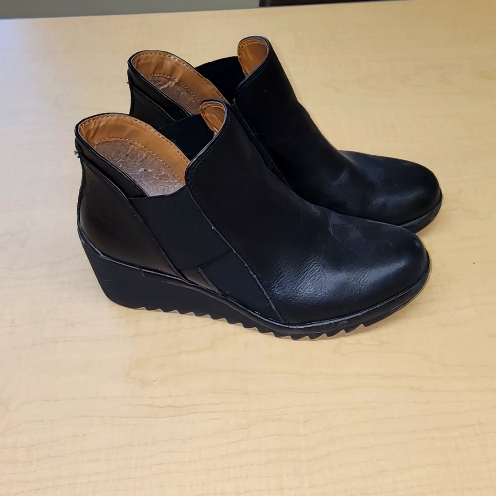 Black leather booties, sz 8.5